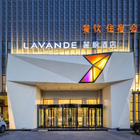 Lavande Hotel Отели рядом с достопримечательностью «Центральная кровавая станция Чжан Цзякоу»