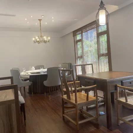 Zaoyuan Hotel ( Chengdu Kuanzhai Alley，TCM provincial Hospital Metro Station,Chengdu)