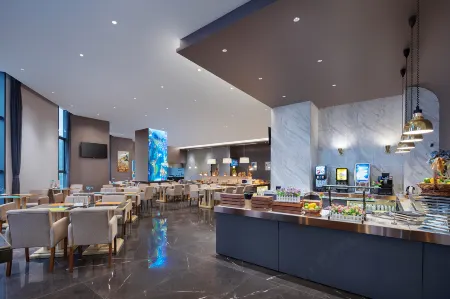 Hualiang Huatian Holiday Hotel Отели рядом с достопримечательностью «Hunan Biological and Electromechanical Polytechnic (Donghu Campus)»