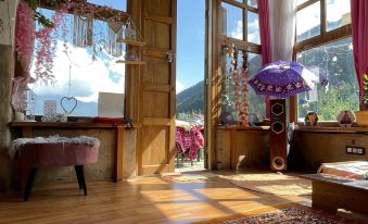 Gul - by The Dreamers. Luxury Homestay on Top of Old Manali