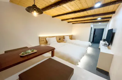 Wudang Mountain Fenjinling Haraju Hotels near Second Gate to Heaven