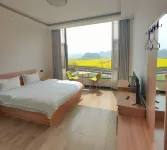 Luoping Chunri Xiaoyuan Homestay (Jinji Peak Cong Branch)