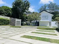 Bungalow Homes Hotels in Cidadap