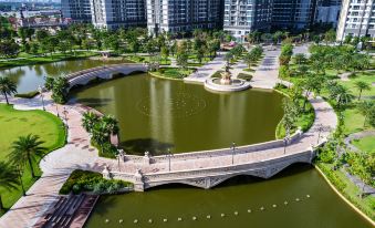 DongDong Skyview Apartment in Landmark 81 Tower