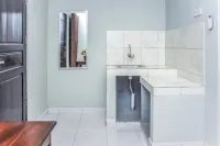 Amor Homestay near Eltari International Airport Mitra RedDoorz Hotels in Oesapa Selatan