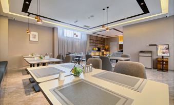 Home Inn Business Travel Hotel ( Xiang Luohe Landscape Bridge Longshan Road Branch)