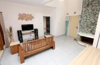 Villa ChavaMinerva Aries Ciater with Private Pool Hotels in Sagalaherang