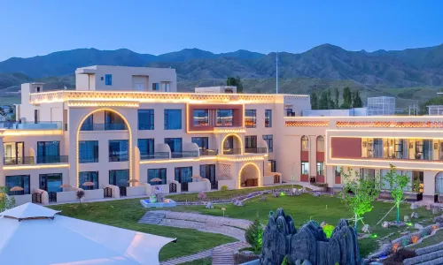Yijia Wilderness Luxury Resort,Wusun  Mountains