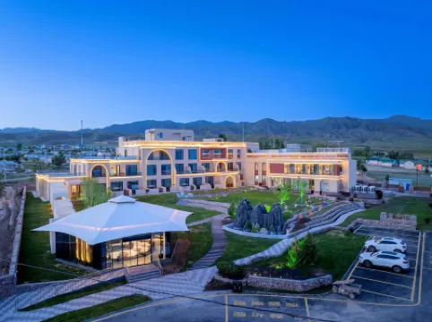 Yijia Wilderness Luxury Resort,Wusun  Mountains