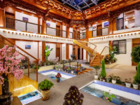 Namu Zhuo Manor - Oxygen-Equipped Courtyard Room Hotel berhampiran Diqing Museum