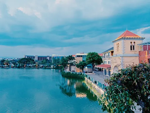 Jianshui Xinjuxin Healing Villa Lake View Hotel (Jianshui Ancient Town Chaoyang Building)