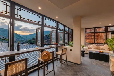 Miyazaki Village Hotel Отели рядом с достопримечательностью «Langde Miao Village Scenic Area»