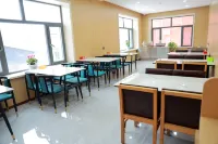 Huiyu Hotel (Mohe Beijixing Square)