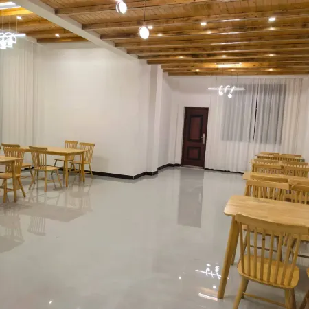 Ziyunju Hidden World Resort Tea Garden Homestay (Baokang Jiulu Zhai Branch)
