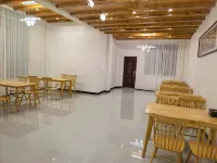 Ziyunju Hidden World Resort Tea Garden Homestay (Baokang Jiulu Zhai Branch)