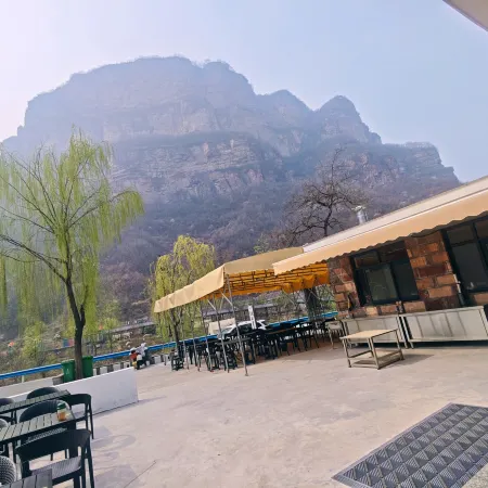 Jun Yue Hotel (Linzhou Shibanyan Town Taihang Grand Canyon Scenic Area)