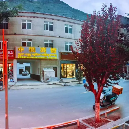 Lhozhag Zhongliang Hotel
