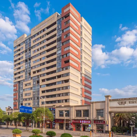 Lijing Light Luxury Apartment (Ningde City Hospital Ningde Station)