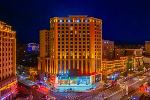 Lavande Hotel (Hezuo Shambhala Cultural Plaza) - parking