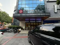 競放電競飯店（華容步步高新天地城市商業廣場店） - 停車場