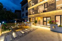 Zhihan River-view & Dam-view Homestay (Yichang Three Gorges Dam) - Mountain view
