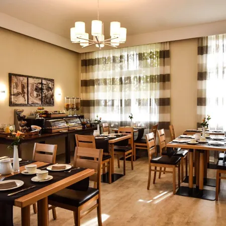 Martins Klause Airport Messe Hotel - Air Conditioning - Self Check-in Available