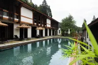 Kasion Puju Guesthouse - Pools