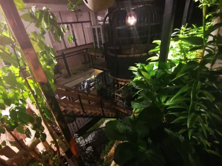 Taining Flower House B&B