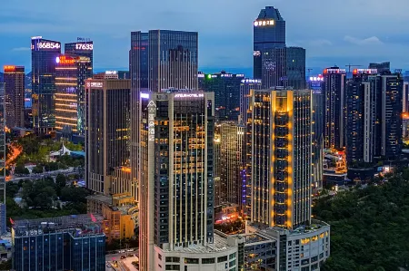 Atour Hotel (Guiyang Guanshanhu Park Xingyi Road) Отели рядом с достопримечательностью «Guizhou Polytechnic College of Communications North Campus Books Information Building»