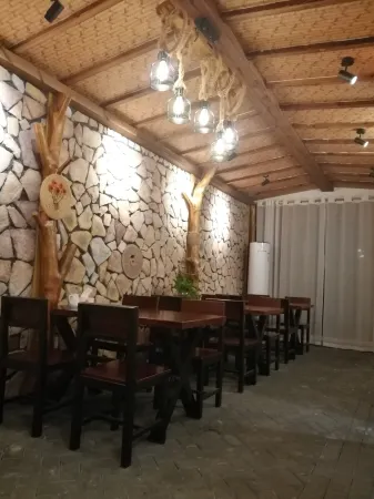 Linshan Xiaozhu Guesthouse Отели рядом с достопримечательностью «Tianmen Mountain National Forest Park»