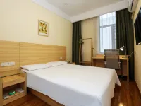 Homeinn Hotel (Nanchang Bayi Square Second Affiliated Hospital) Hotels near Donghu