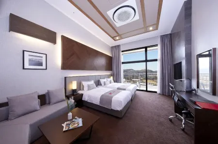 Ramada Hotel & Suites by Wyndham Gangwon Pyeongchang Отели рядом с достопримечательностью «MonaYongPyong - Ski Resort»