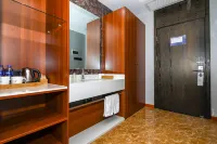 MACROLINK REGENT HOTEL