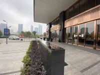 Ganzhou Xiangjiang International Hotel (Da Vinci Vientiane City Branch) Hotels near Chengshizhongyang Park