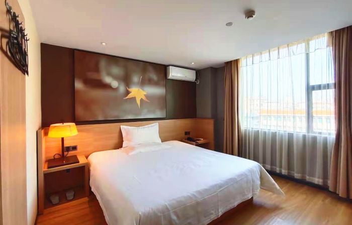 IU Hotel (Zhanjiang Ding Sheng Plaza Affiliated Hospital of Guangdong Medical University)