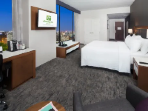 Holiday Inn & Suites MONTREAL CENTRE-VILLE OUEST by IHG