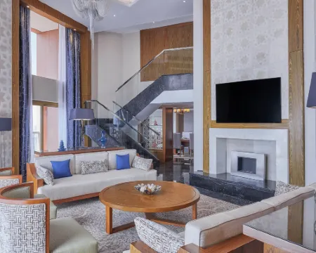 Ramses Hilton Featured Photos