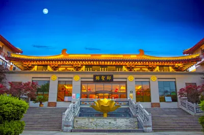 Royal Plaza Hotel Hotels near Dacien Temple