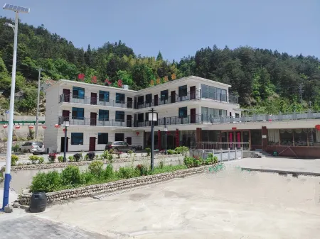 Yuexi Panlian Home Farmhouse Отели рядом с достопримечательностью «Mingtang Mountain»