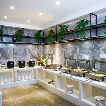 Yishang Hotel (Zhoukou High speed Railway East Station Huayao City Branch)
