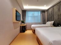 柏曼酒店(深圳机场北国际会展中心店) - 标准双床房