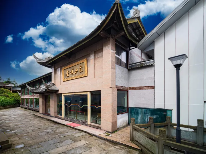 峨眉山金頂山荘