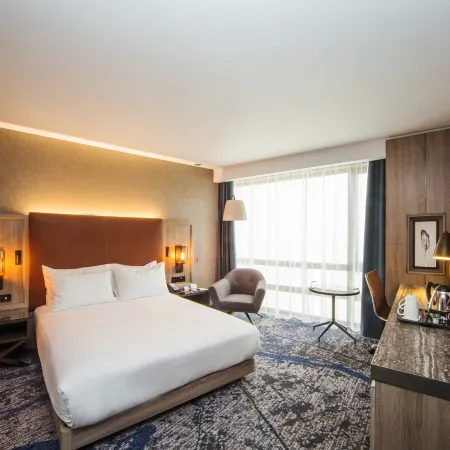 DoubleTree by Hilton London Kingston Upon Thames Отели рядом с достопримечательностью «Парк Уимблдон-Коммон»