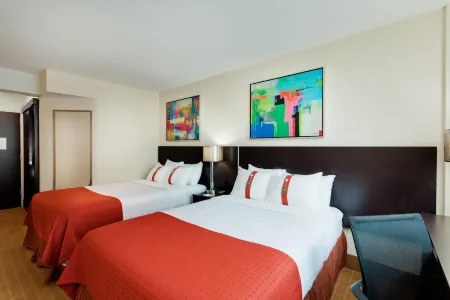 Holiday Inn Toronto Downtown Centre Отели рядом с достопримечательностью «CMU College of Makeup Art & Design»