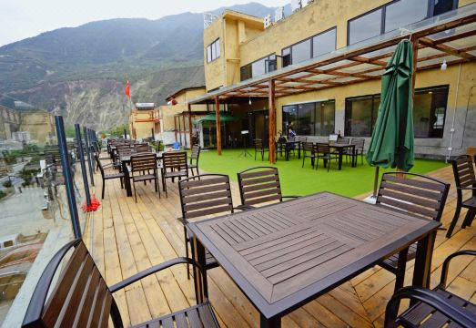 Wenchuan Guanshan Courtyard