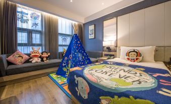 Ease Hotel (Chengdu Chunxi Road Tianfu Square)