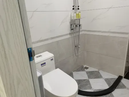 Huayue Hotel (Longhaixinyungu Branch) Отели рядом с достопримечательностью «Xiamen University - Jiahe College»