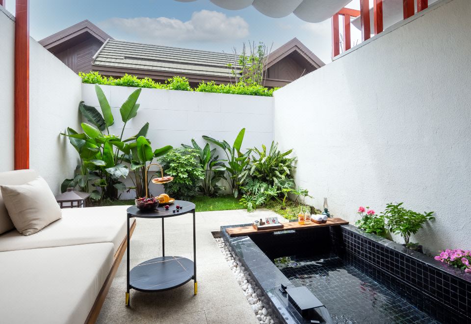 THE SPRING HOUSE (Dujiangyan Panda Valley)