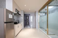 Huzhou Yiyunge Homestay (Nanxun Ancient Town Wuyue Plaza Branch) - Condos