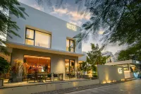 HIDDEN TRAVAL Hotels in Dapeng New District